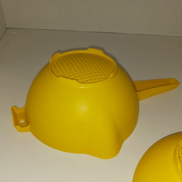 Tupperware Yellow Colanders (2), VTG, EUC - Picture 5 of 6